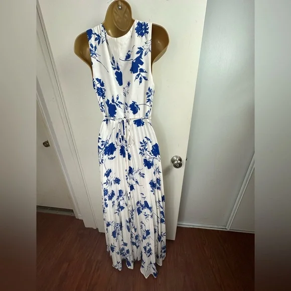 Lulus Blue and White Lindsie Floral Print Pleated Wrap CharmingMaxi Dress NWOT S - Picture 8 of 16